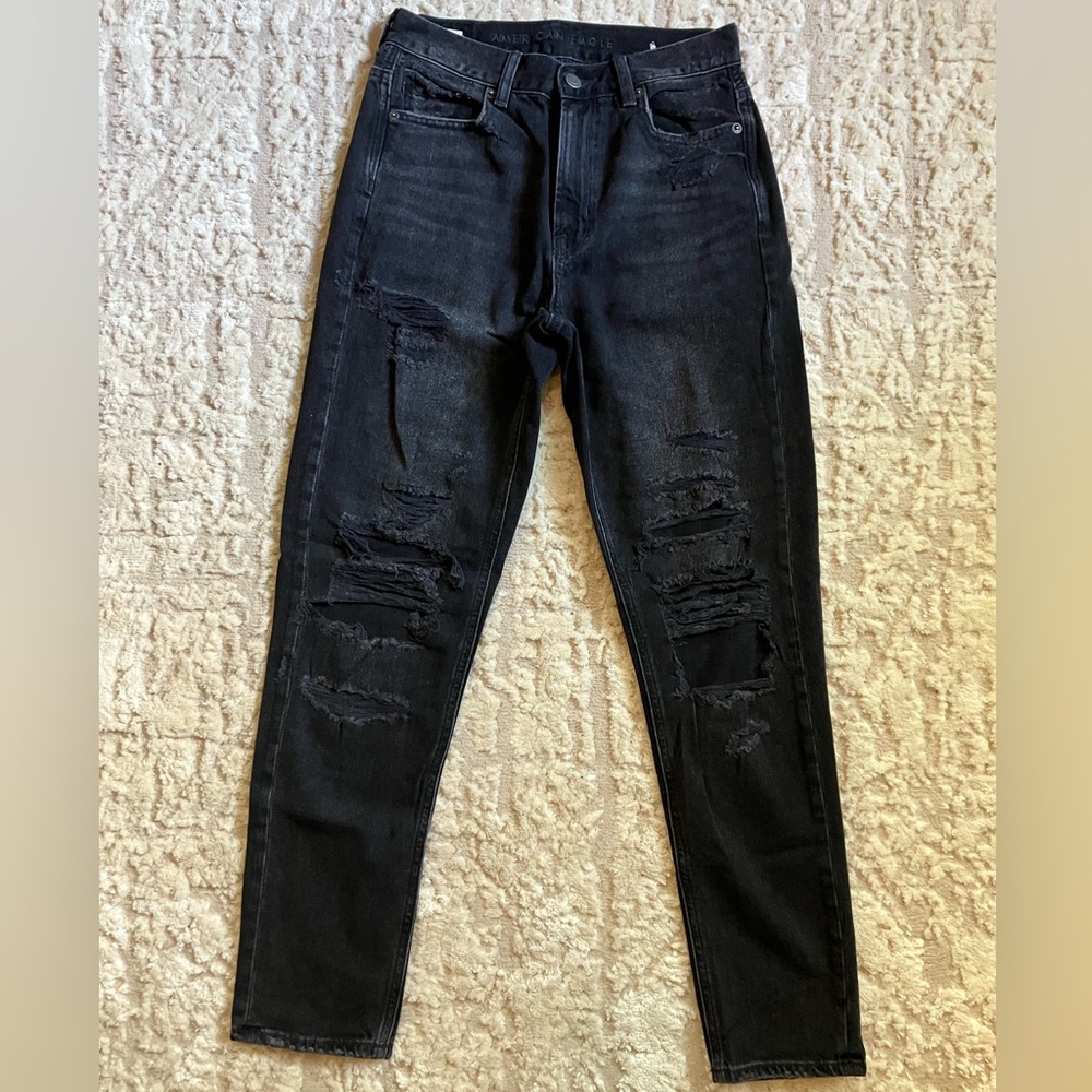 American Eagle Comfy Black Distressed Denim Mom Jeans size 0 regular - Picture 5 of 16